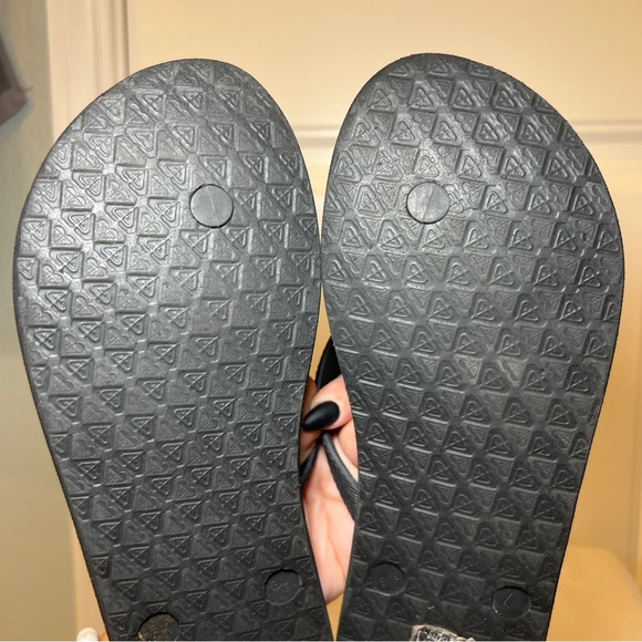 Roxy Playa Black and White Flip flops Women’s Size 8/9 - Picture 10 of 12